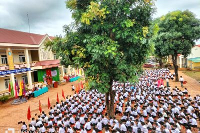 Chi bộ trường THCS Nguyễn Trường Tộ kết nạp đảng viên mới